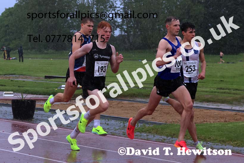 The Jimmy Hedley 800 metres on a very wet Wednesday evening, May 29th, NEGP 2, Monkton Stadium.  Photo: David T. Hewitson/Sports for All Pics